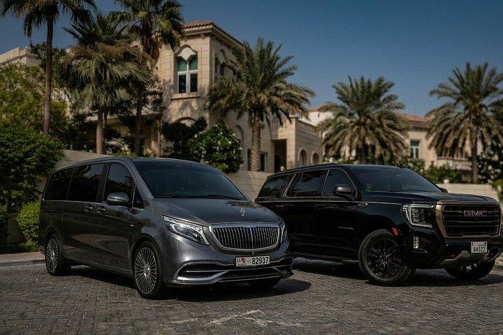 Transferts interurbains de luxe à Dubaï en Mercedes Classe V ou GMC