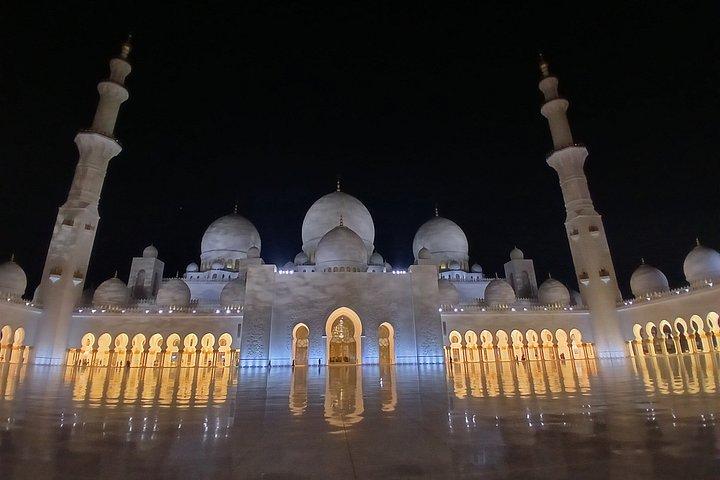 Privé Abu Dhabi de nuit avec chauffeur professionnel