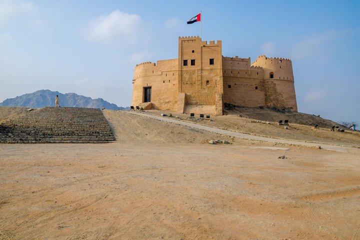 2 - Jour 1 - Excursion nocturne privée sur la côte est de Fujairah et des Émirats arabes unis avec repas