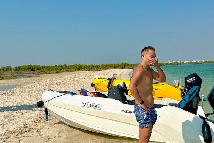 Abu Dhabi : Location de bateau à moteur en auto-conduite sur Yas Island