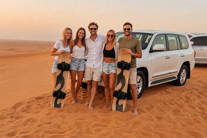 Safari privé dans le désert au départ de Dubaï : dîner buffet et divertissements en direct inclus