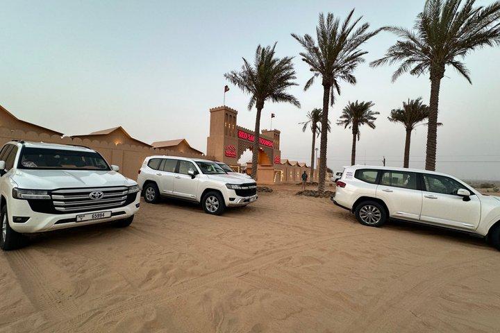 Dubaï Self Drive Desert Safari Fun avec dîner barbecue