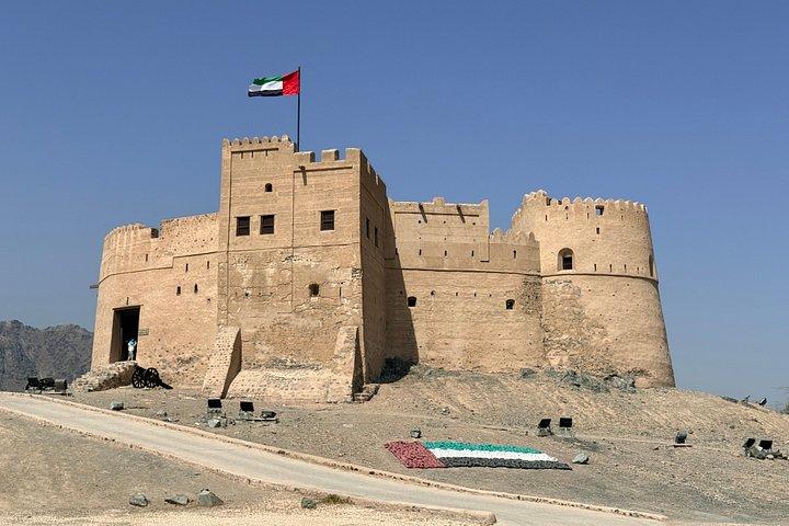 Excursion privée sur la côte est de Fujairah au départ de Dubaï avec mosquée et fort