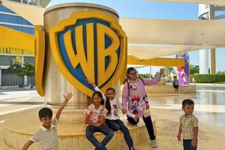 Excursion d'une journée à Abu Dhabi avec Warner Bros World et les monuments emblématiques