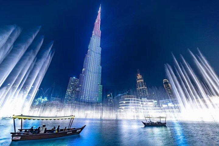 Billet pour le spectacle de la Fontaine de Dubaï et la promenade en bateau traditionnel sur le lac
