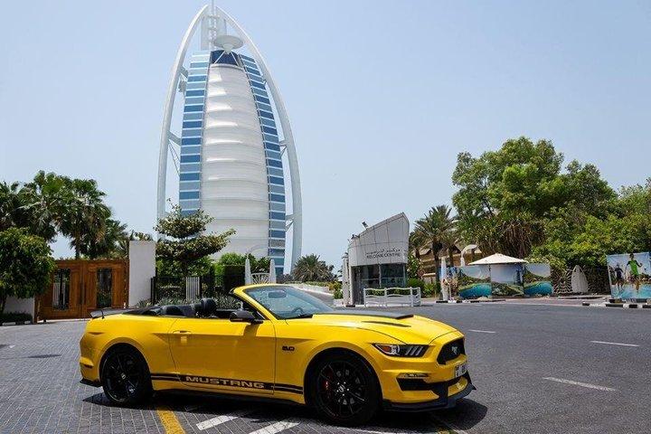Voiture décapotable de luxe à Dubaï avec chauffeur et expérience photo