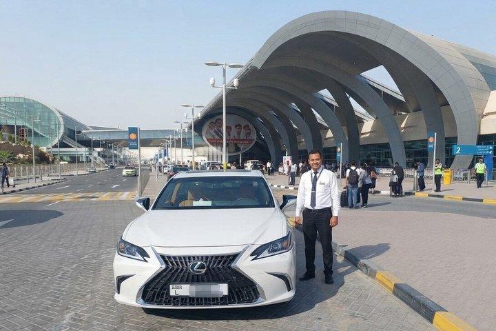 Transfert privé de l'aéroport de Dubaï au centre-ville et aux hôtels en bord de mer