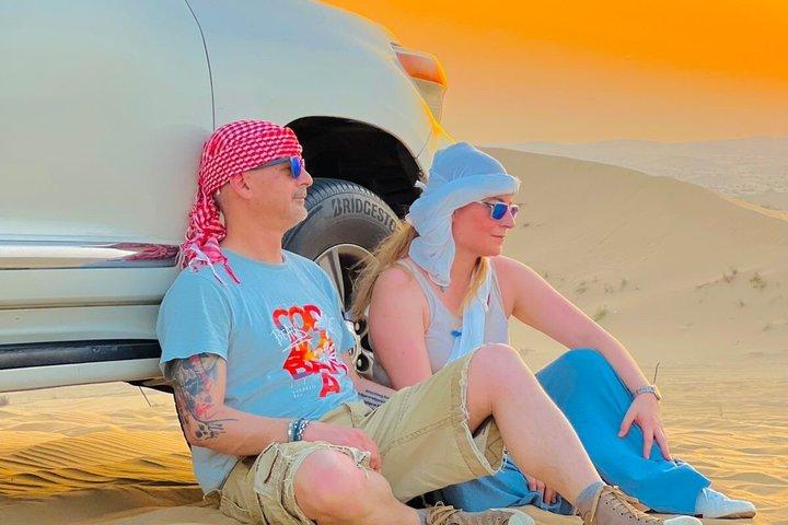 Safari dans le désert de Dubaï : Dîner barbecue, spectacles vivants et balade à dos de chameau