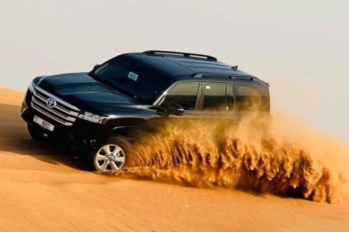 Safari dans le désert d'Abu Dhabi avec balade en chameau, barbecue et spectacles vivants
