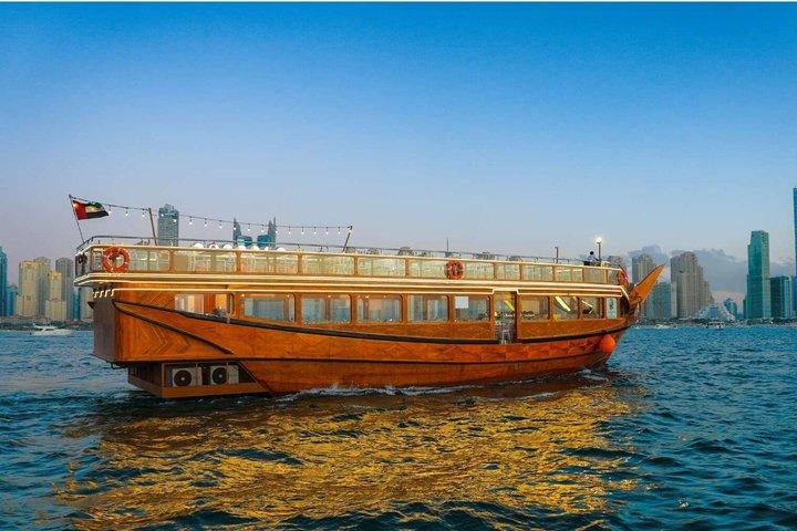Croisière budgétaire à Dubai Marina avec dîner et divertissement en direct