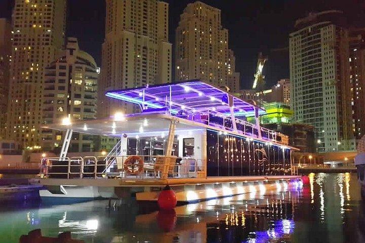 Dubai Dinner Dhow Cruise - Profitez du dîner avec spectacle à bord d'Arabian Cruise