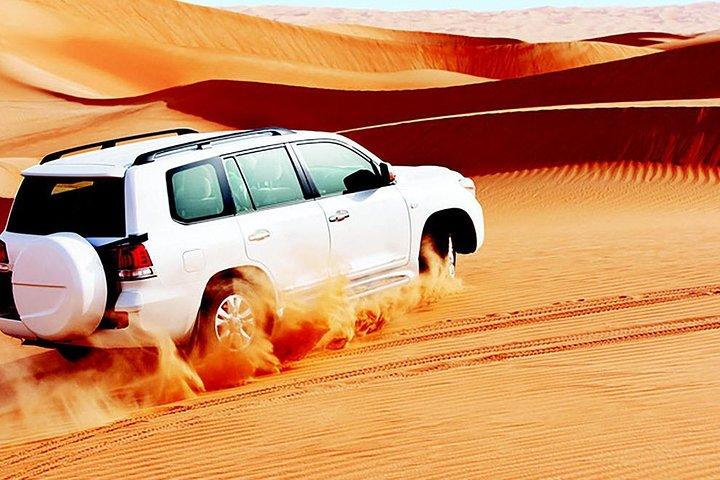 Safari dans les dunes rouges avec sandboard et balade à dos de chameau au départ de Ras Al Khayma