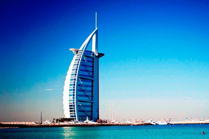 Dubaï avec Water Canal Dhow Cruise Dinner Combo