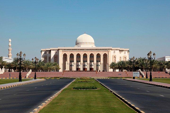 Excursion d'une demi-journée à Sharjah depuis Dubaï avec un guide hispanophone