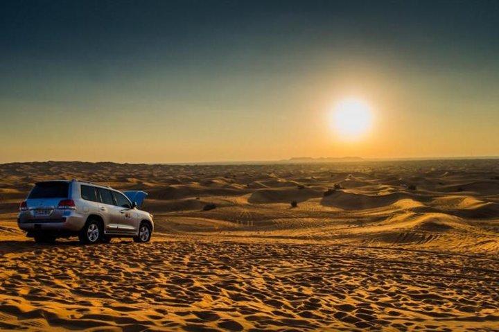 Safari dans le désert matinal d'une demi-journée avec Quad de Dubaï avec transfert depuis votre hôtel