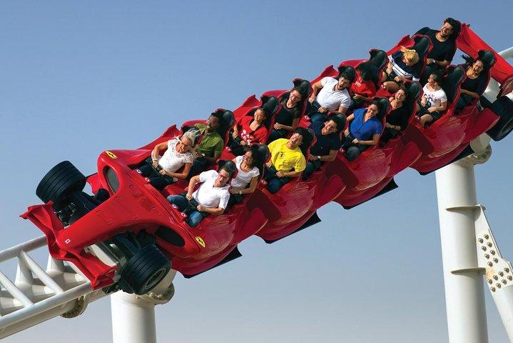 De Dubaï : Circuit en petit groupe à Abu Dhabi et billets pour Ferrari World