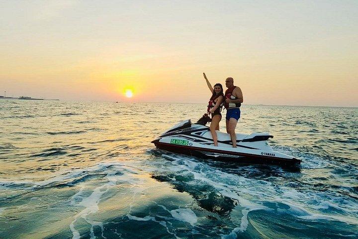 Jet Ski Tour Dubaï: La Mer-World Island pendant 50 minutes