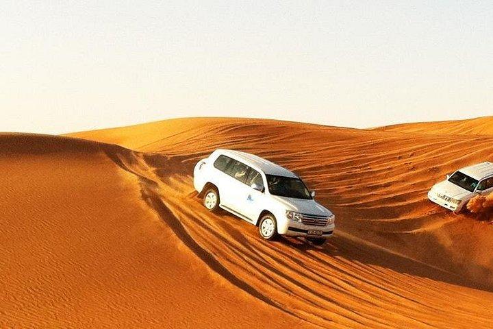 Safari dans le désert de Dubaï, promenade à dos de chameau, Sand-board au camp bédouin