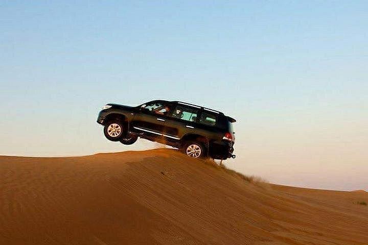 Sunset Desert Safari Dubai avec danse du ventre et dîner barbecue