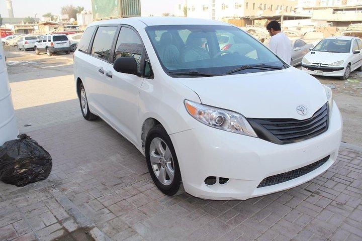 Location de voiture d'une journée complète à Dubaï (8 heures pour 1 à 5 personnes)