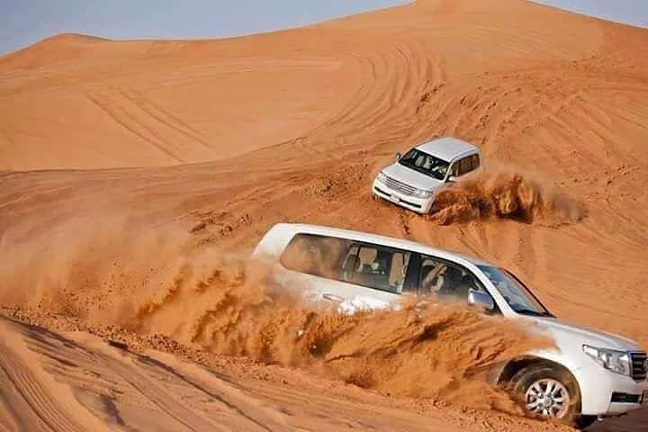Desert Safari Dubai pickup & drop off par Land Cruiser