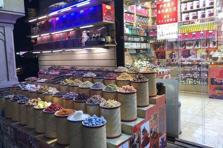 Visite des souks aux épices, à l'or et aux textiles de Dubaï.