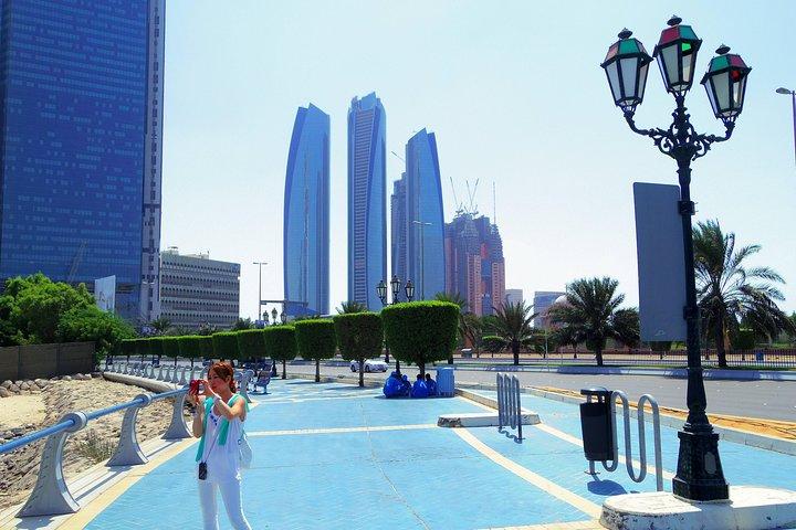 Visite de la ville d'Abu Dhabi en voiture à travers l'île de Yas