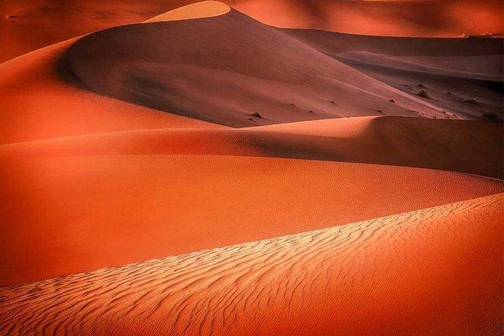 Excitant Red Dune Safari + Quad Bike et BBQ Dîner et danse du ventre