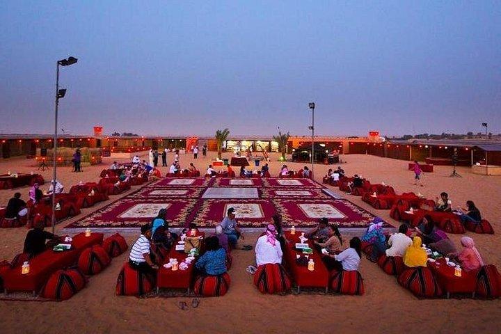 Dîner dans le désert de Dubaï avec balade à dos de chameau, dîner barbecue et danse du ventre