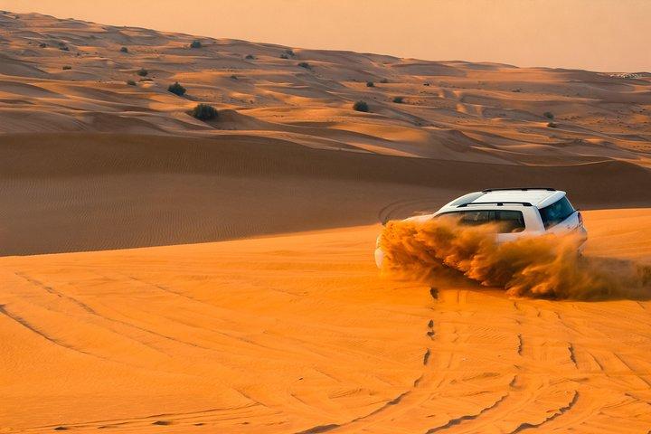 Safari matinal dans le désert avec embarquement sur le sable et balade à dos de chameau