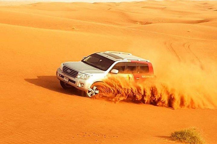 Red Dunes Safari avec balade à dos de chameau et dîner buffet VIP