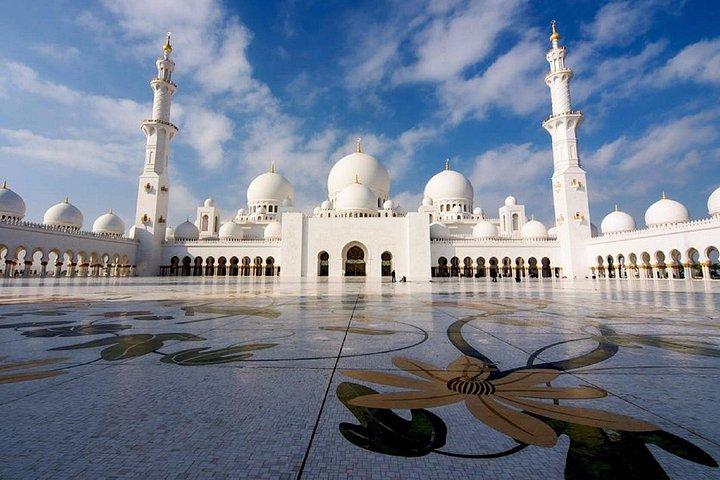 Abu Dhabi, la mosquée Shiekh Zayed et Ferrari World Tour