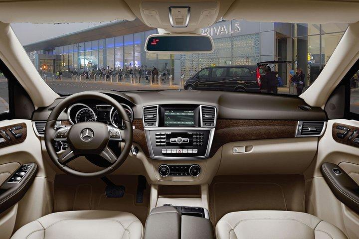 Transfert privé du complexe Bab Al Shams à l'aéroport d'Abu Dhabi (AUH)