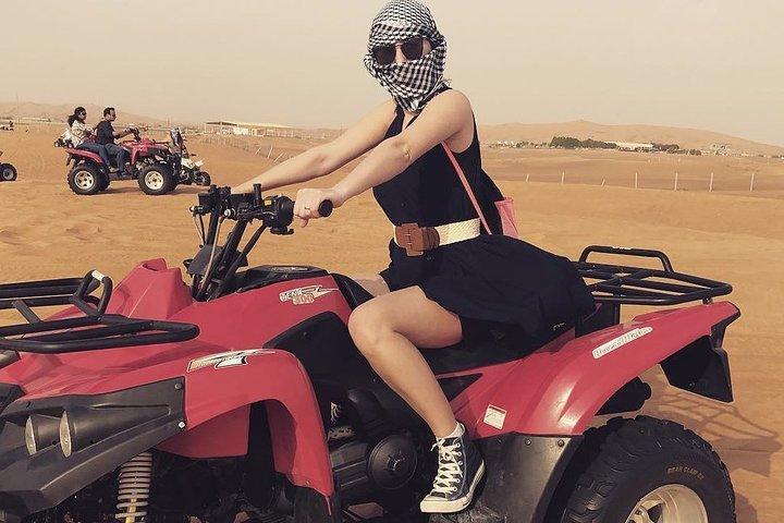 Safari dans le désert des dunes rouges avec quad