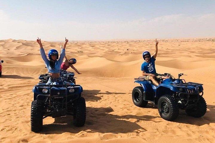 Quad à Dubaï, embarquement sur sable, promenade à dos de chameau et rafraîchissements au camp