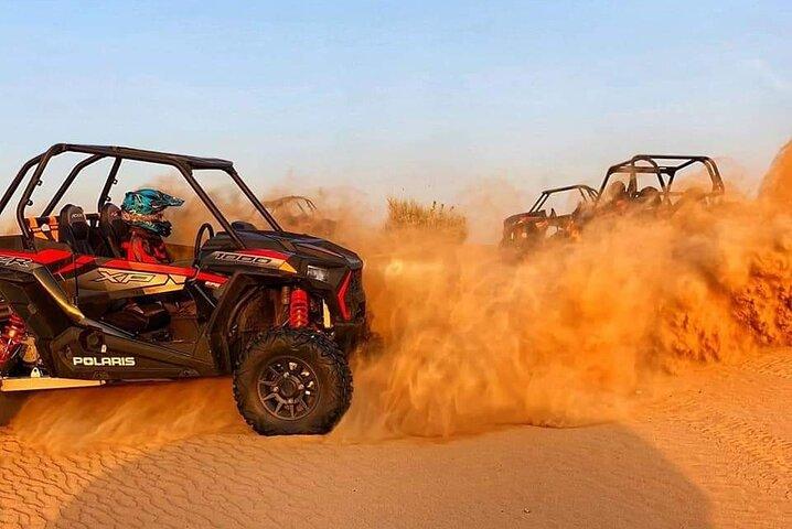 Safari dans le désert des dunes rouges de Dubaï, chameaux, sandboard et options barbecue