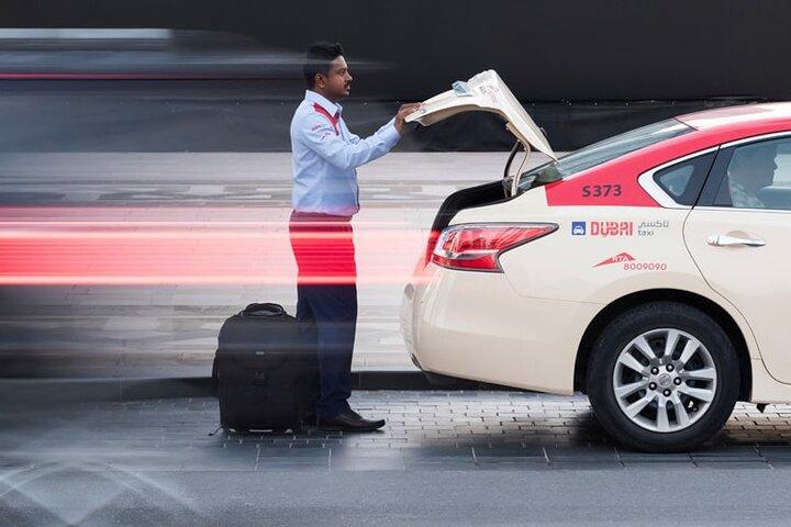 Utilisez le transport confortable de l'aéroport de Dubaï à l'hôtel et vice versa