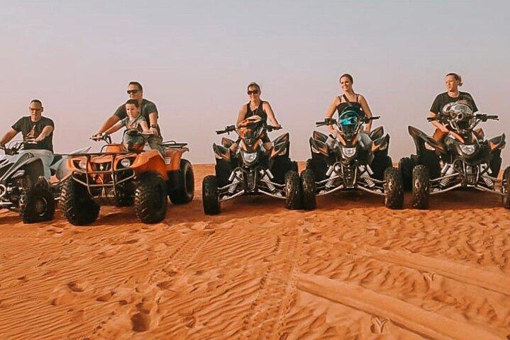 Self-Drive 30-Min Quad Biking avec Safari Premium dans le désert en soirée