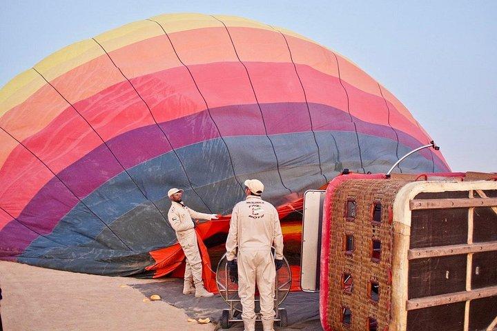 Profitez de la vue sur les montgolfières de Dubaï depuis Dubai Standard