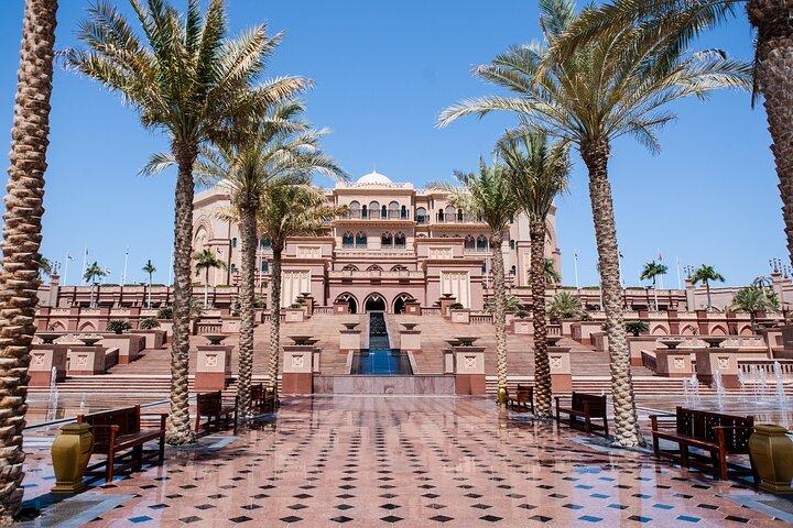 Découvrez l'Emirates Palace d'Abu Dhabi