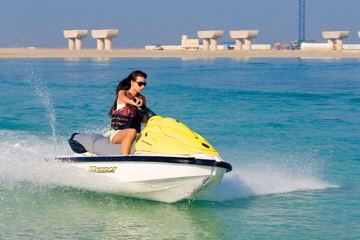 Aventure en jet ski à Dubaï