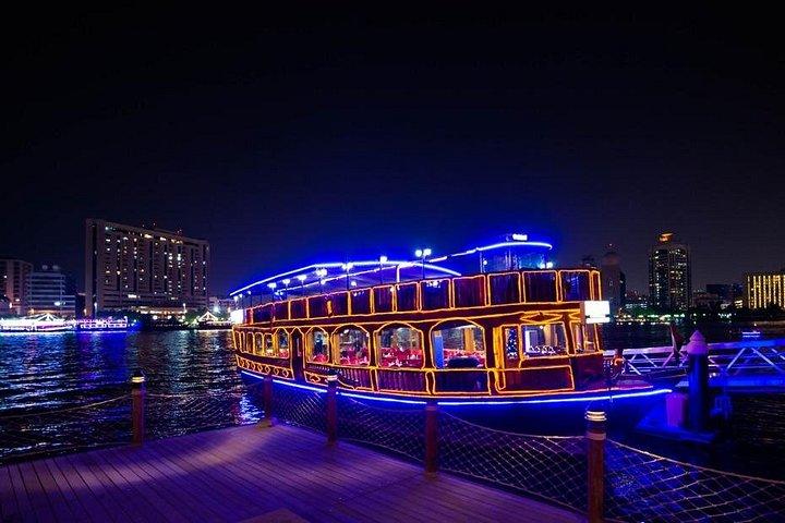 Une vue imprenable avec un délicieux dîner en croisière