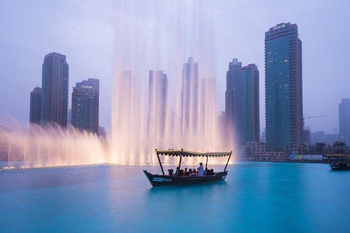 Spectacle de la Fontaine de Dubaï et balade en bateau sur le lac Burj avec transferts