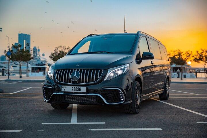 Transfert privé à Dubaï en VAN Falcon Edition