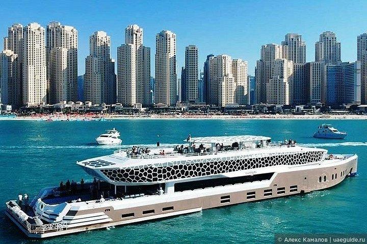 Dîner-croisière en yacht à Dubaï avec transferts à l'hôtel