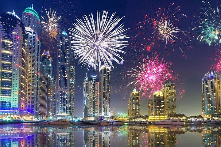 Célébration du Nouvel An : dîner-croisière de luxe dans la marina