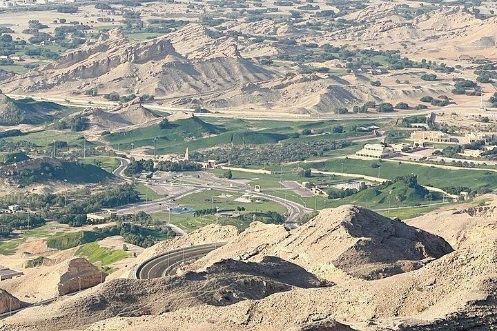 Depuis les hôtels d'Abu Dhabi: journée complète privée à Al Ain avec voiture et chauffeur