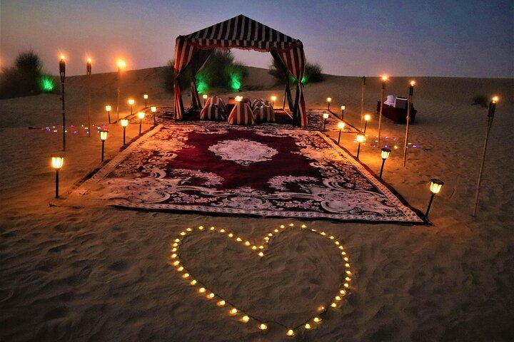 Dîner romantique dans le désert de Dubaï, balade à dos de chameau, préparation VIP et faucons