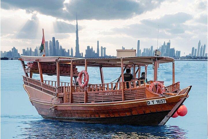 Visite de 60 minutes du Burj Khalifa en bateau en bois