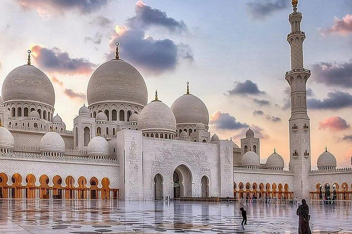 Excursion d'une journée complète à Abu Dhabi : des monuments emblématiques aux merveilles modernes